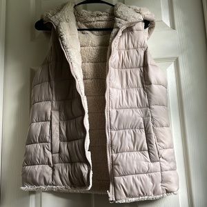 Reversible puffer vest